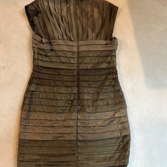 Dress - Picture 3 of 4